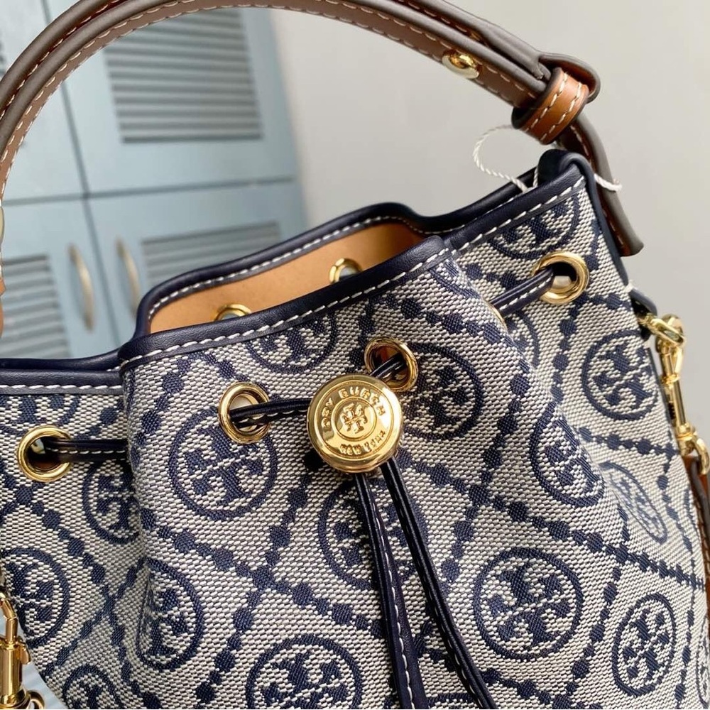 NEW Tory Burch monogram bucket bag - Picture 8 of 9